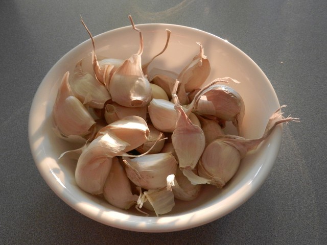 Garlic cloves for planting