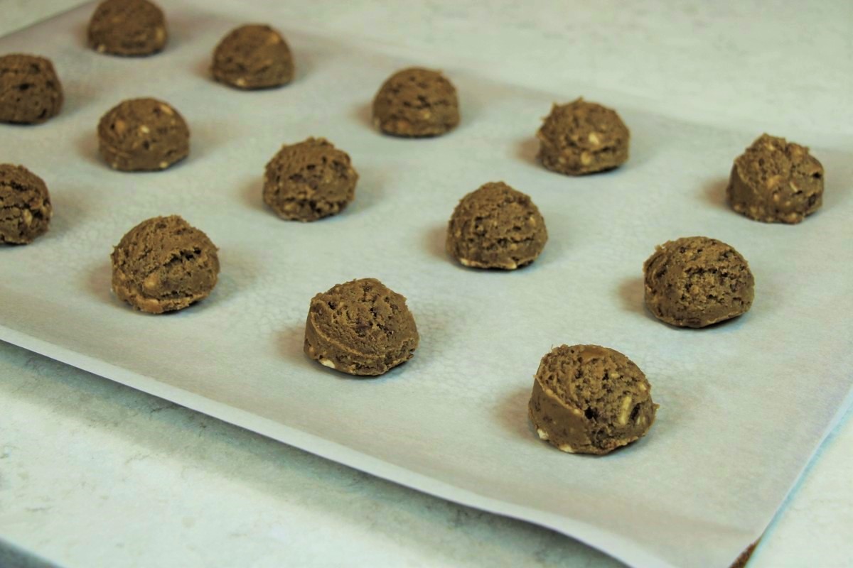 Perfectly round cookies after conveniently shaping cookie dough, using scoop.
