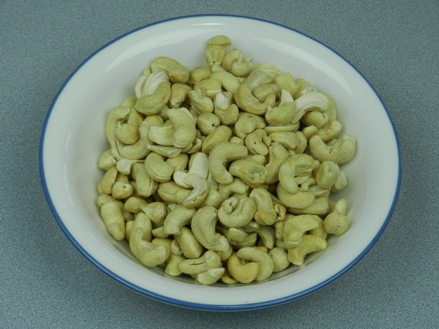 Raw cashews