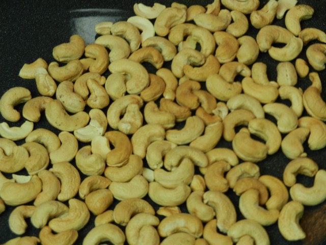 Roasted cashews