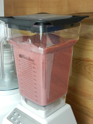 Juicing with outlet blendtec