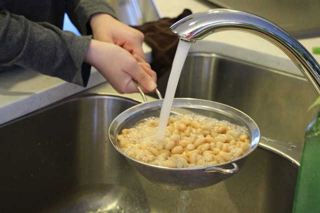 White Chili, rinsing Great Northern white beans