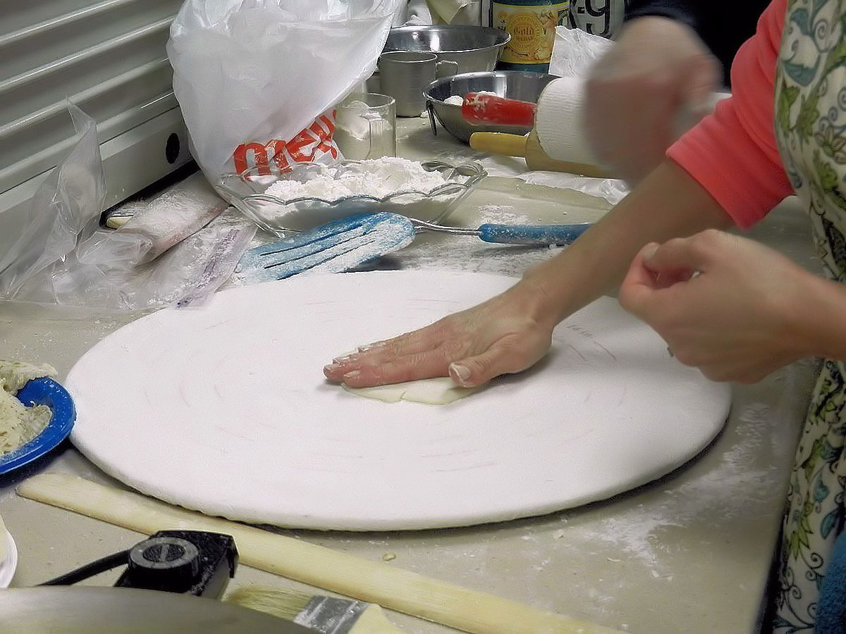 Flattening disk of lefse dough