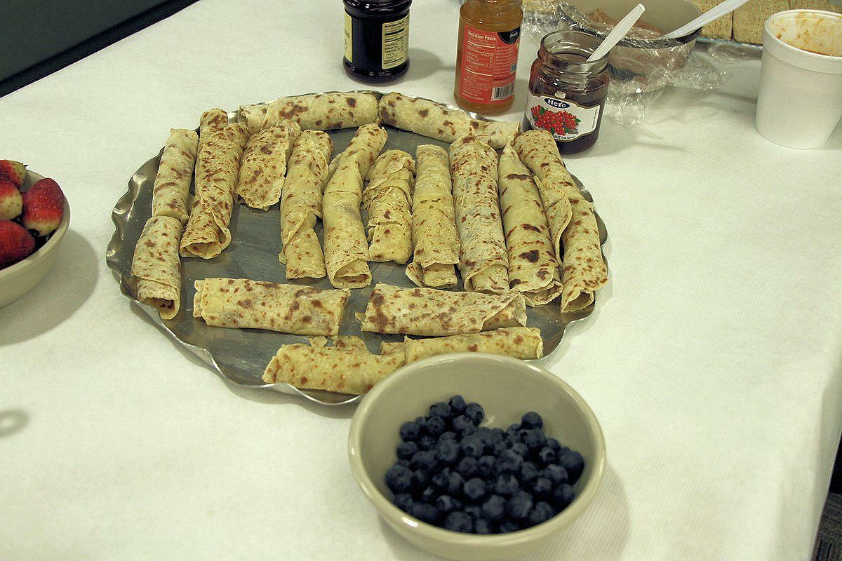 Serving traditional Norwegian potato lefse. Recipes and pictures.