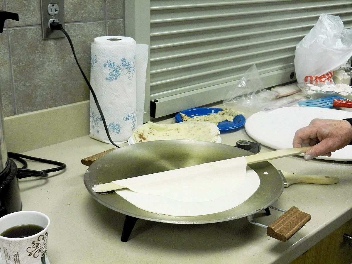 Transferring lefse to hot griddle