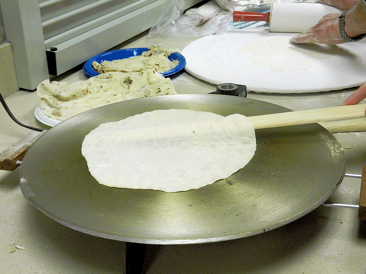 Turning lefse on griddle