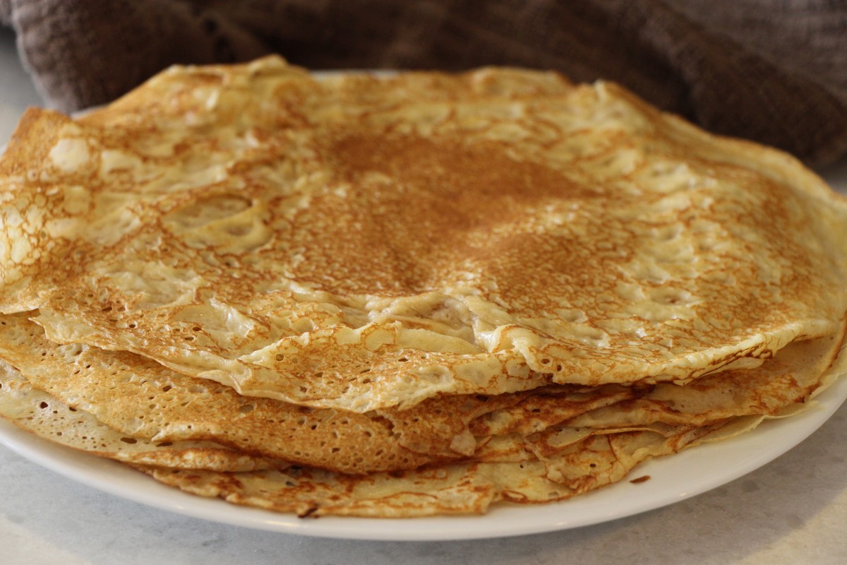 Norwegian pancake recipe; Authentic Norwegian recipe w picture guide, how to make them large, soft, and very thin.