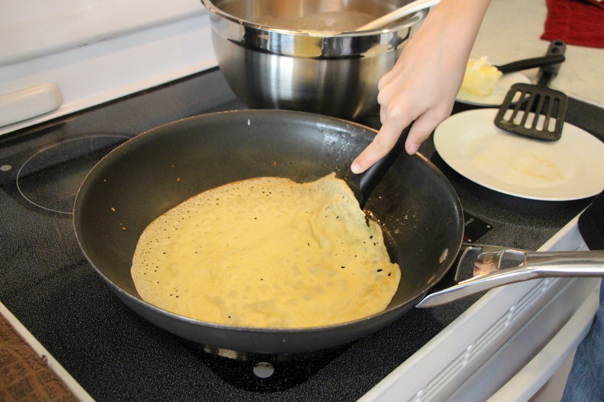 Norwegian pancakes, loosening from skillet