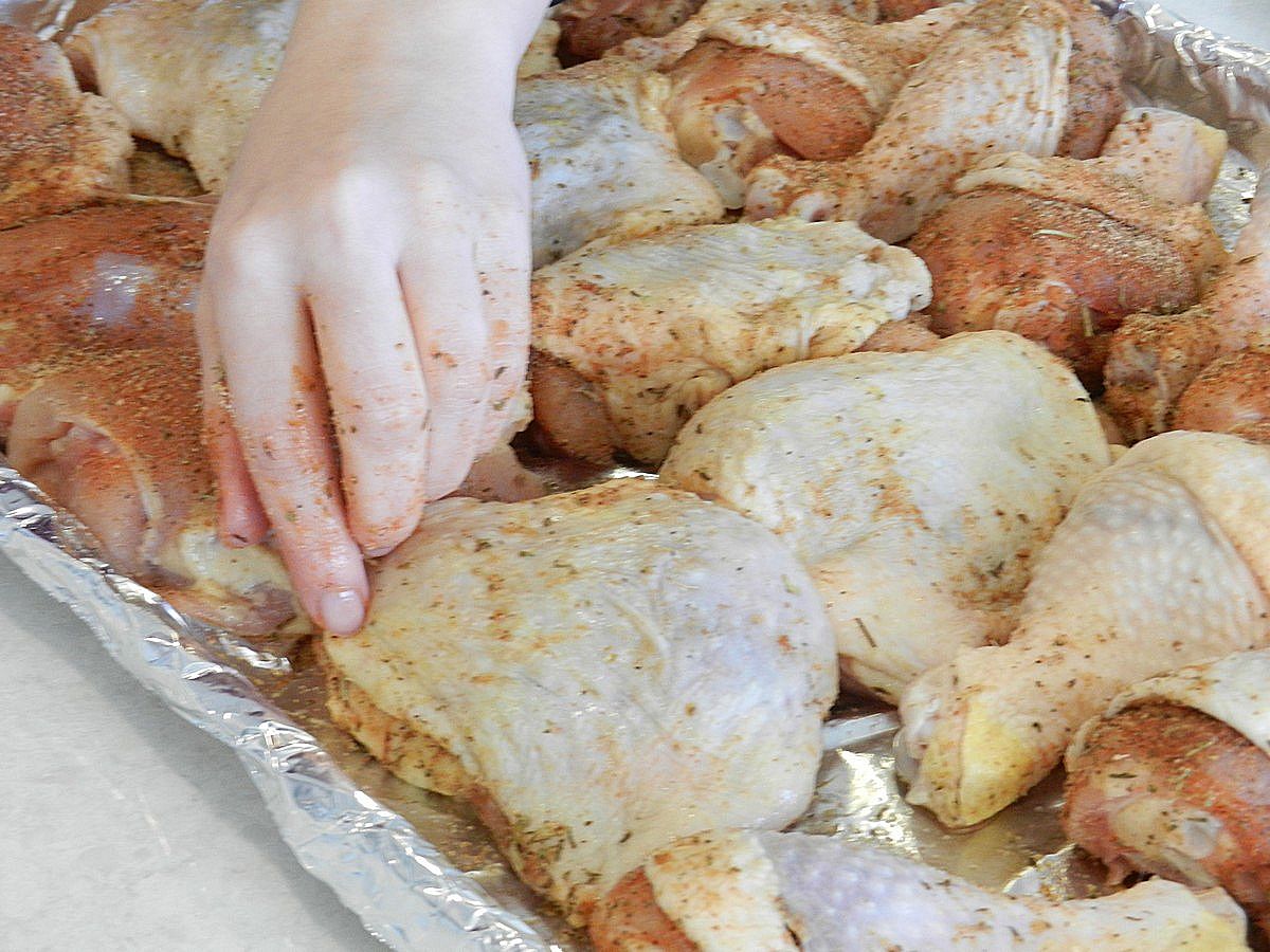 Easy homemade chicken rub recipe. So yummy, and very inexpensive to mix your own spices.