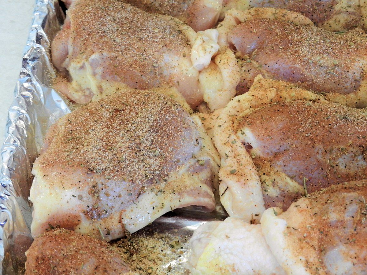 Recipe for making homemade chicken rub. Easy and so yummy! Actually very inexpensive to mix your own spices.
