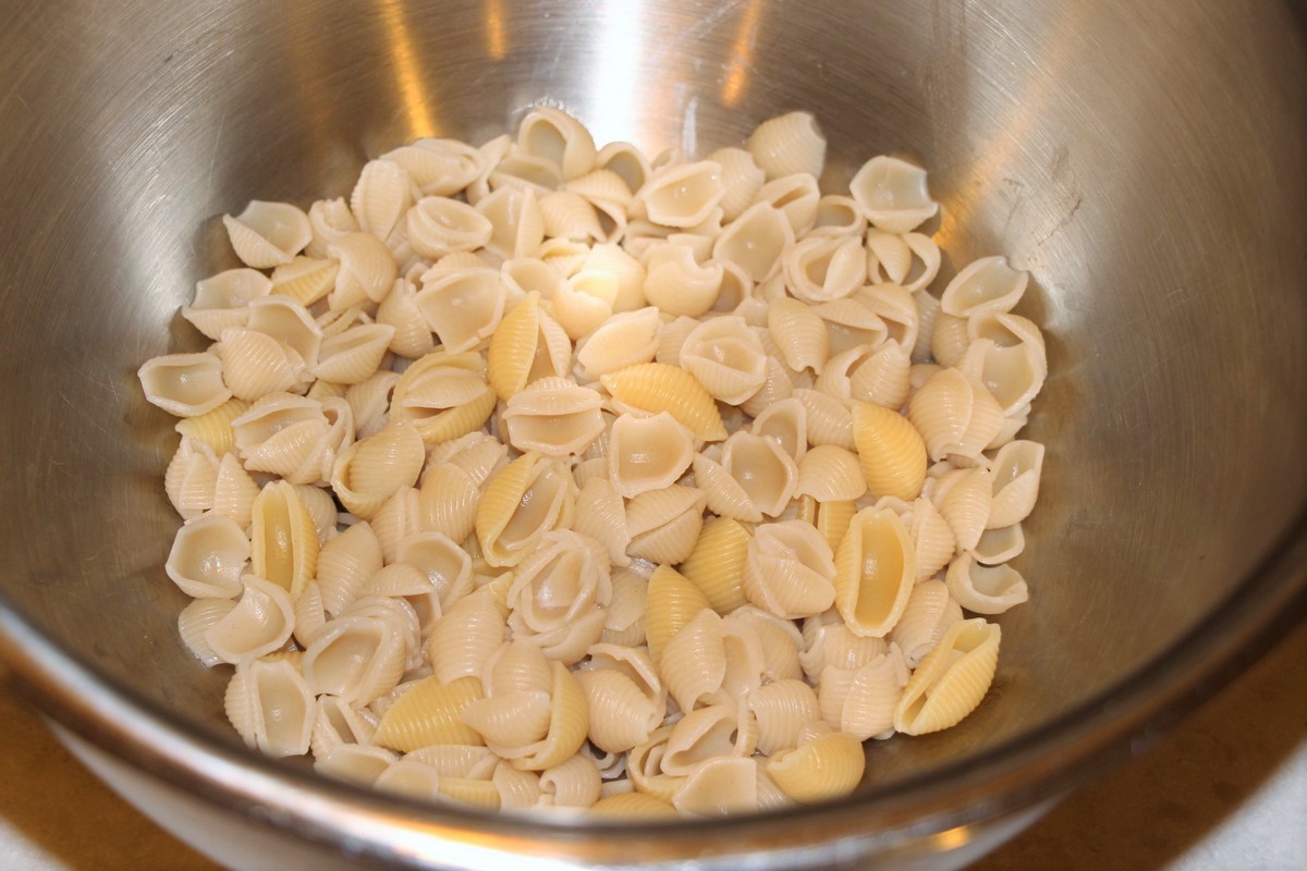 Cooking macaroni for Norwegian fiskegrateng. Recipe with pictures.
