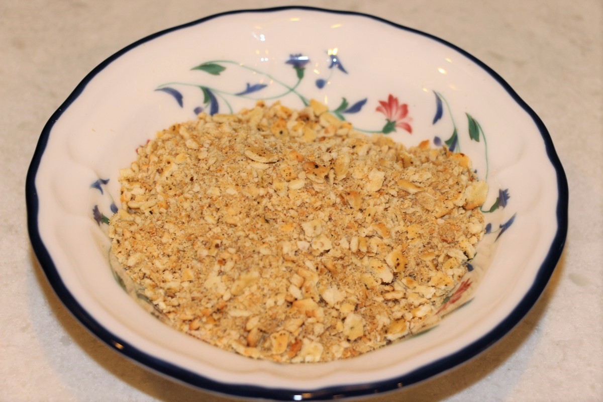 Crushed crackers for Norwegian fiskegrateng, fish casserole.