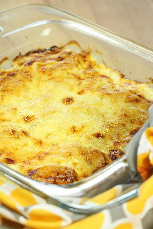 Deluxe scalloped potatoes, picture tutorial. Cheese and sour cream, excellent recipe!