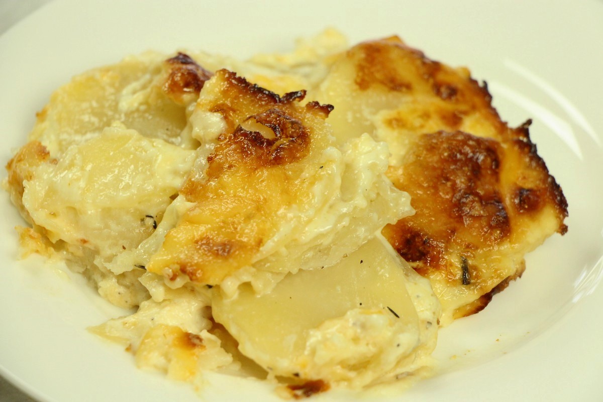 Ultimate scalloped potatoes, picture tutorial. Cheese and sour cream, excellent recipe!