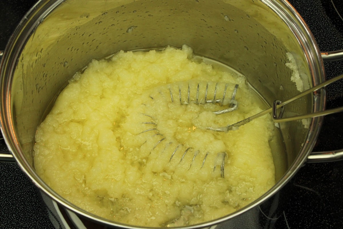 Mixing oil into sugar cookie batter.