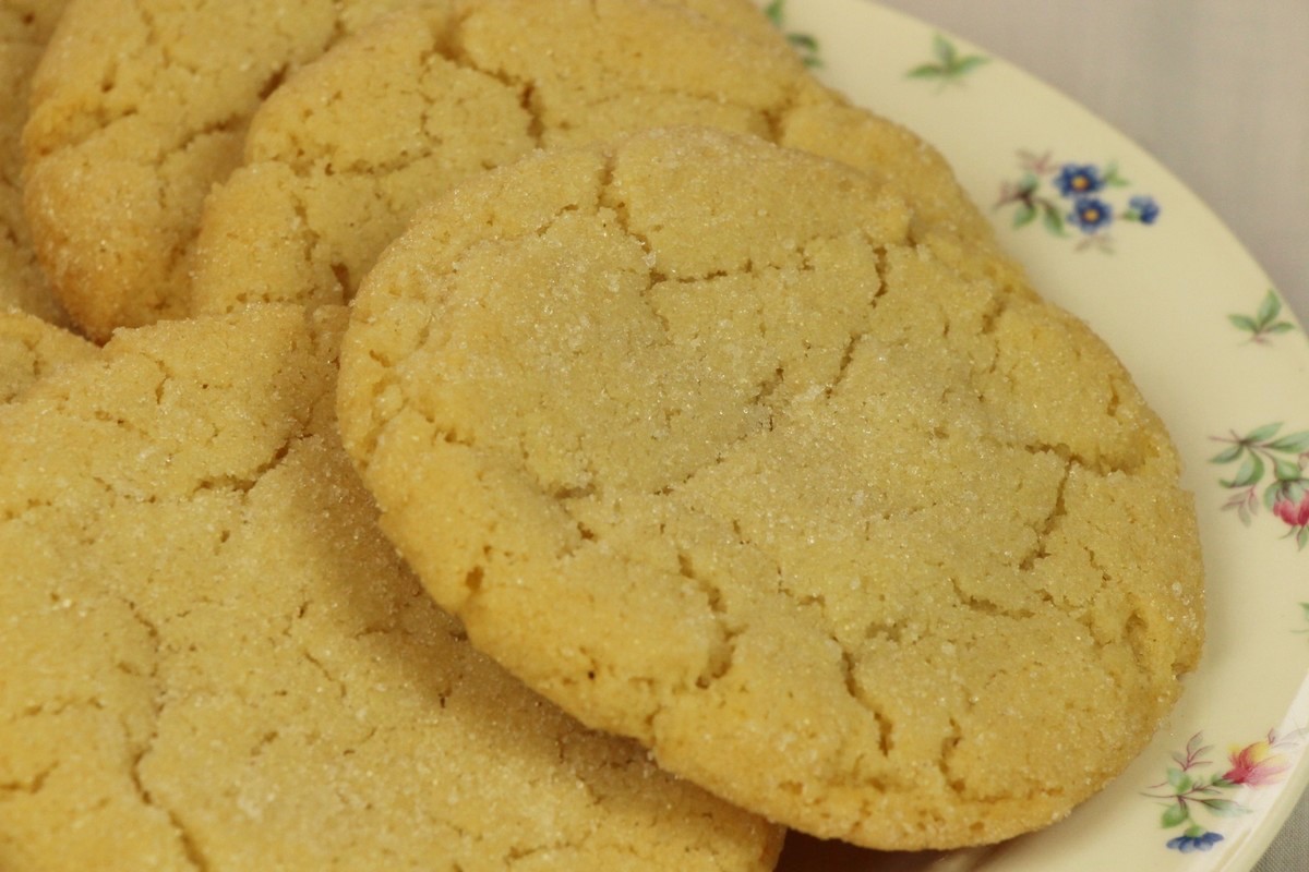 One-Bowl super chewy sugar cookies. Recipe with pictures