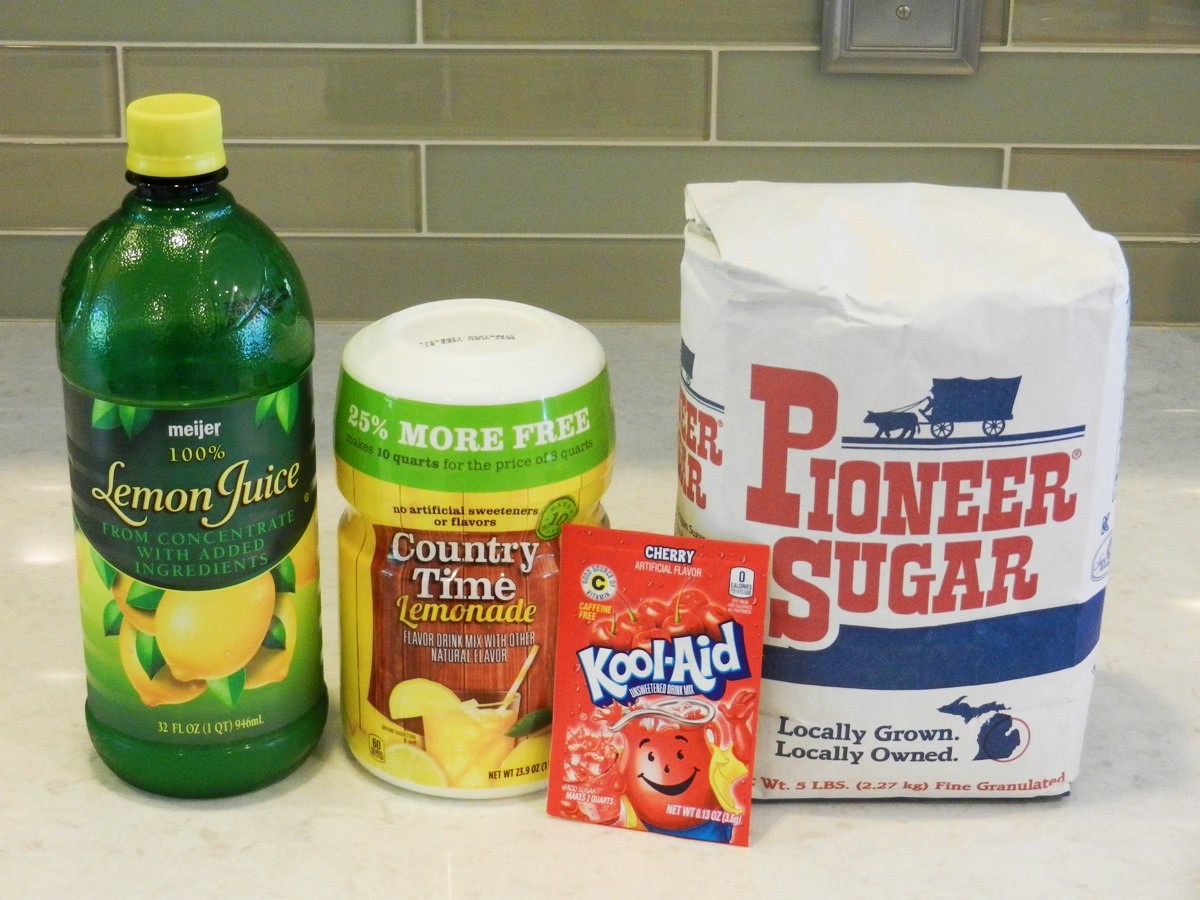 Ingredients for the best-ever flavored lemonade on a budget. Recipe.