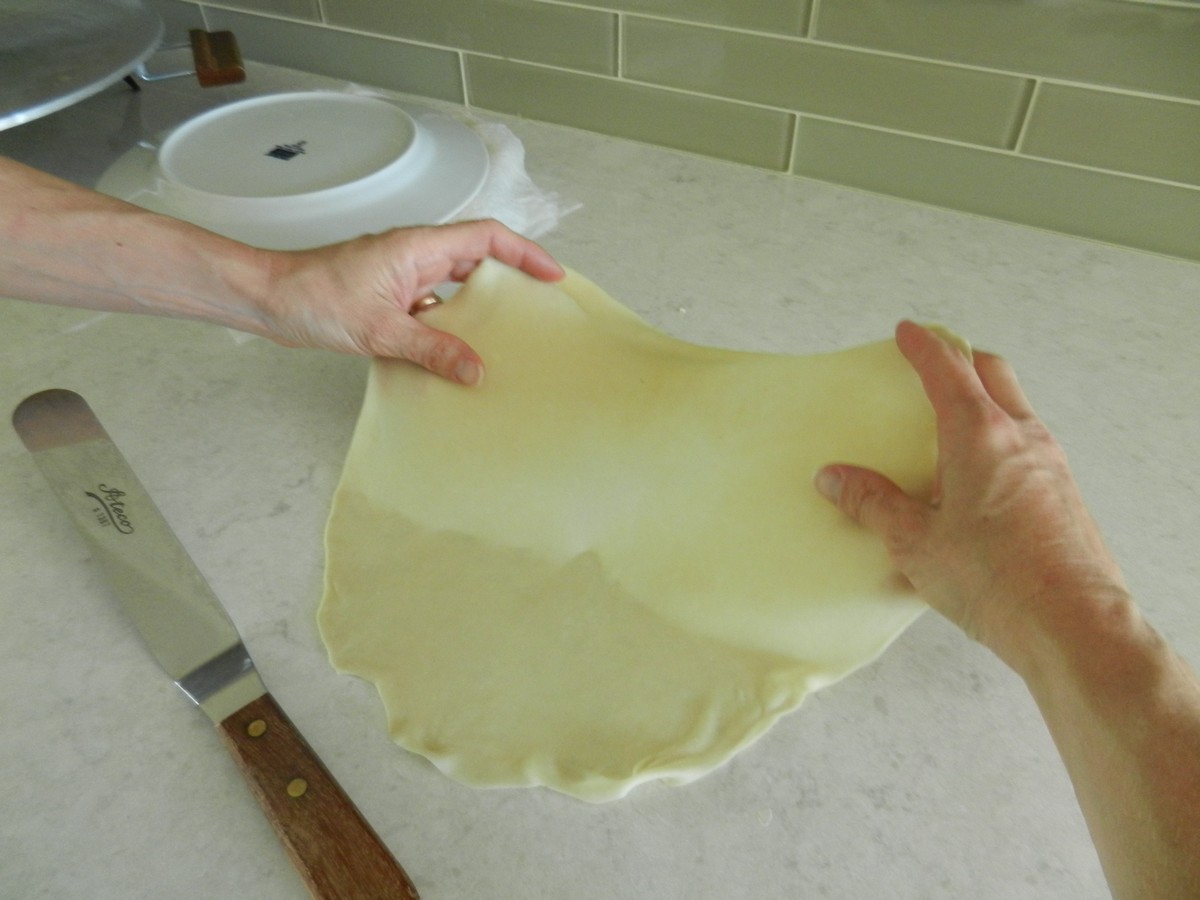 Pikcing up a delicious, soft flour tortilla to bake. Recipe with pictures.