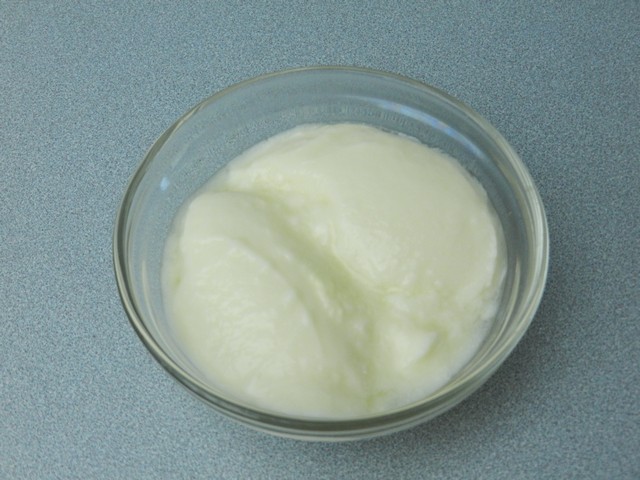 Sweetened homemade yogurt, improved texture, cooler as incubator